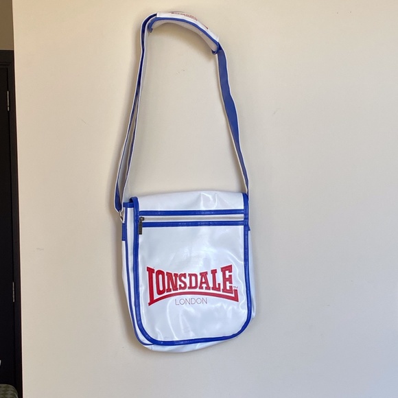 Lonsdale crossbody shoulder bag. - Picture 2 of 5